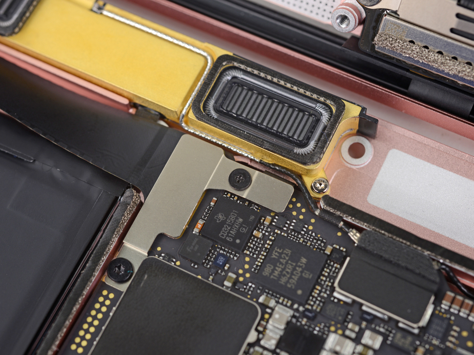 zdroj: ifixit.com