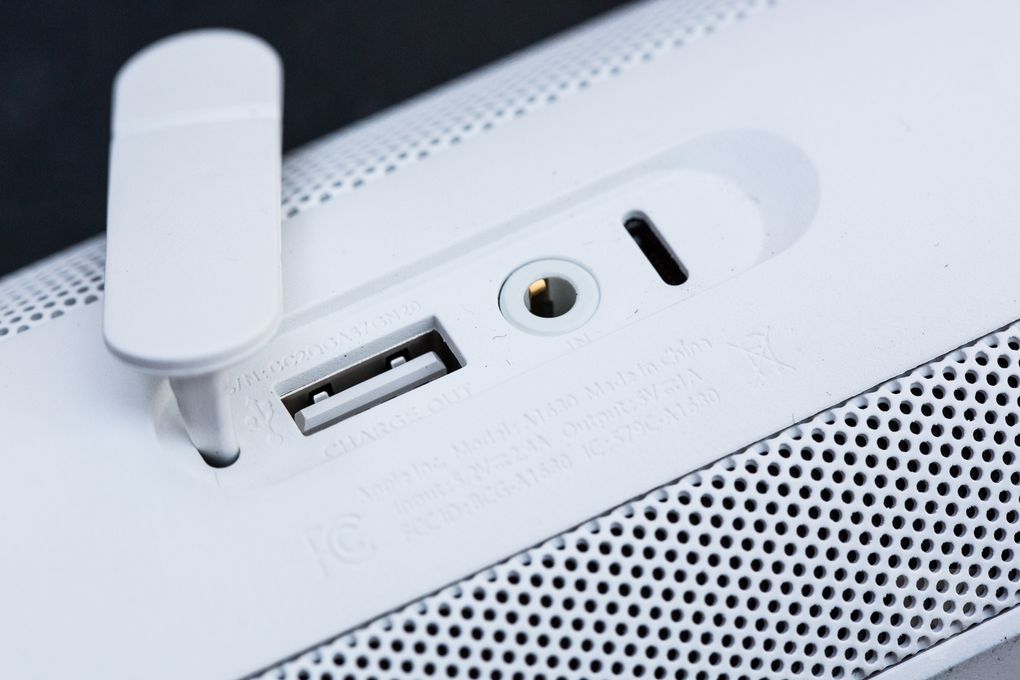 USB port, 3,5mm jack a lightning konektor