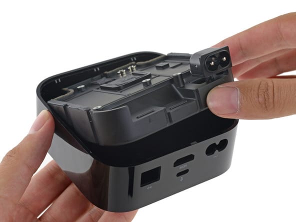 iFixit rozobral Apple TV, Apple ho zabanoval