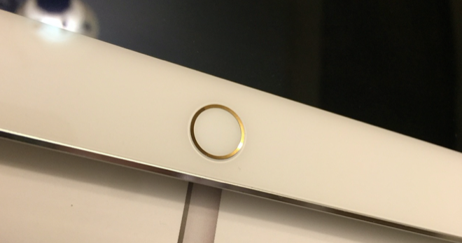 Zákazník dostal jedinečný strieborný iPad Pro so zlatým Touch ID