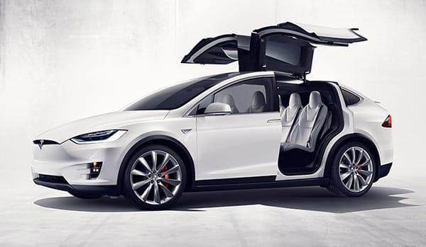 TESLA model X teraz aj kompletne v syntetickej koži