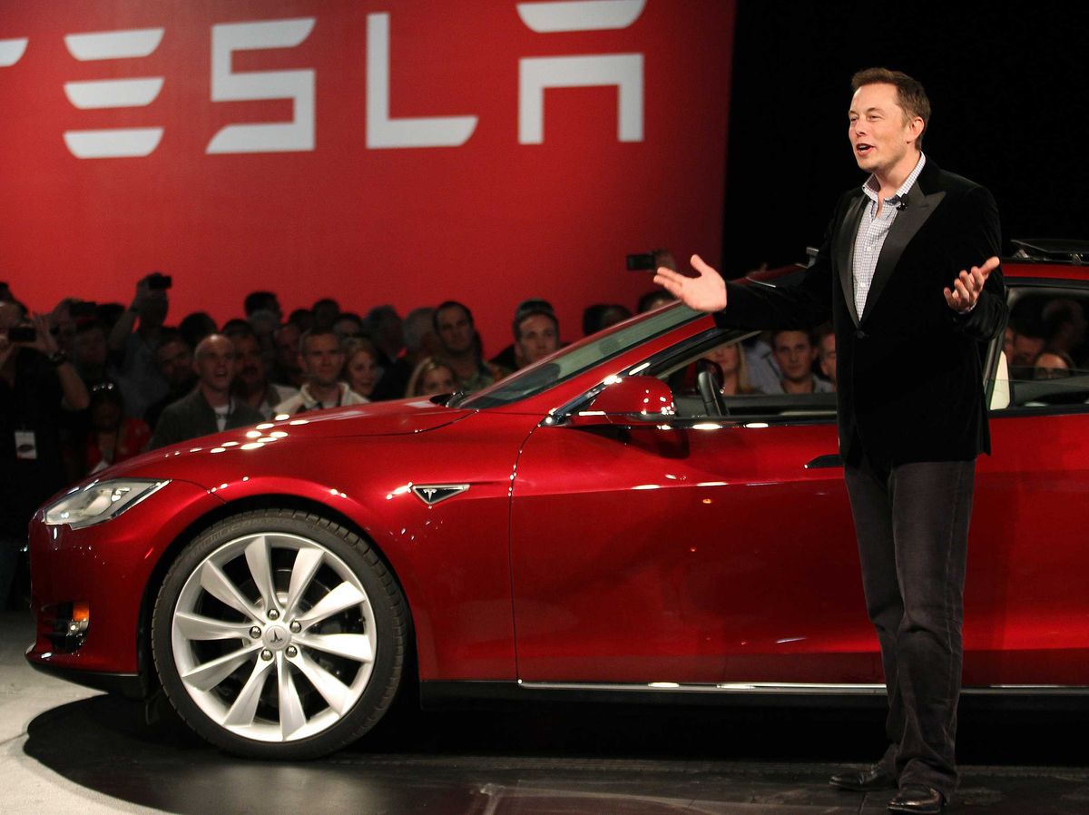 Elon Musk, riaditeľ Tesla Motors a SpaceX : "Apple electric car rozšíri priemysel."