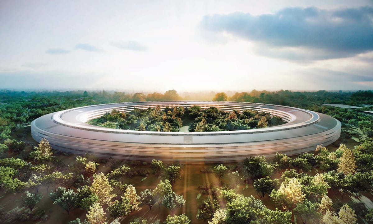 VIDEO: Úchvatné zábery drona z gigantického Apple Campus 2