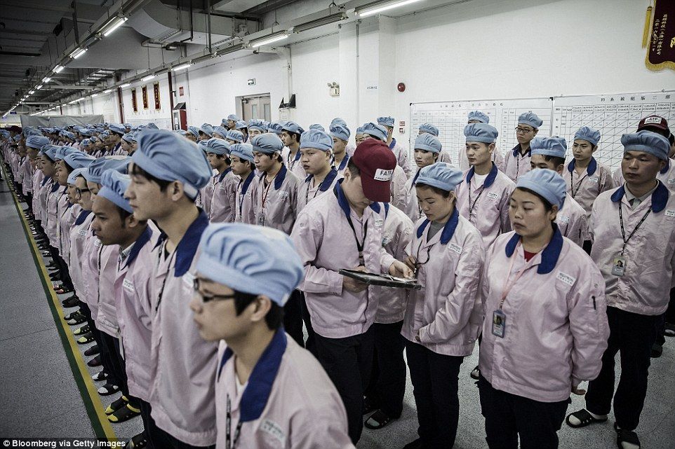Za bránami jednej z utajovaných čínskych tovární na výrobu iPhonov