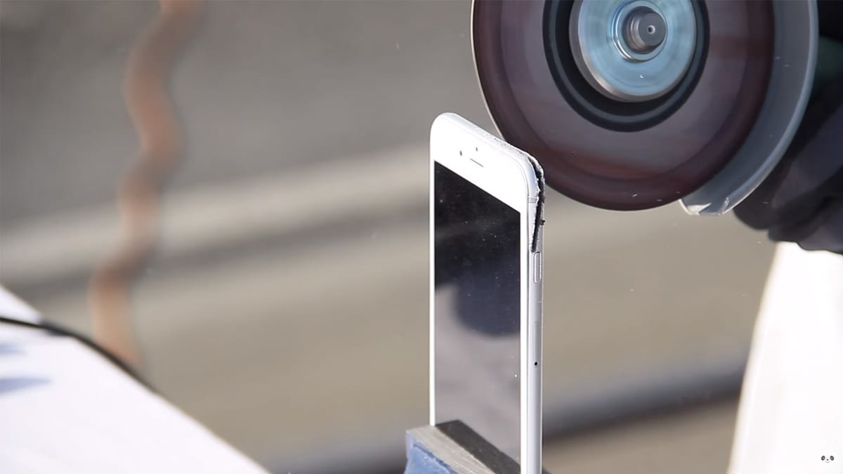 Ako premeniť iPhone 6S na iPhone 7? Pozri si vtipné a bolestivé video