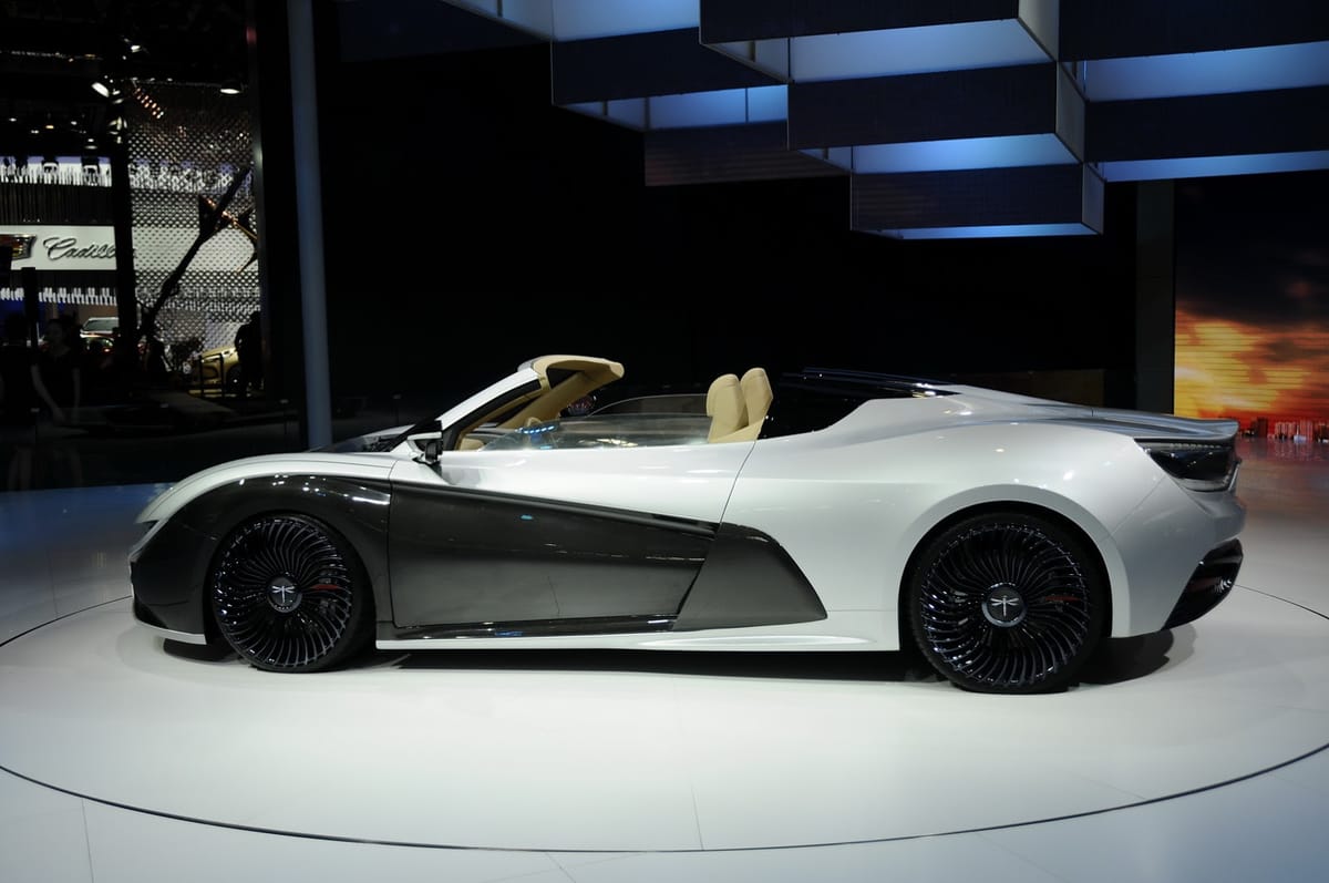 Tesla má súpera, ktorý proti nej chystá 100 000 $ Roadster