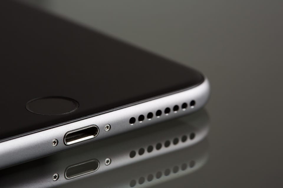 Ďalší únik fotky iPhonu 7! Väčšia šošovka a iná anténa