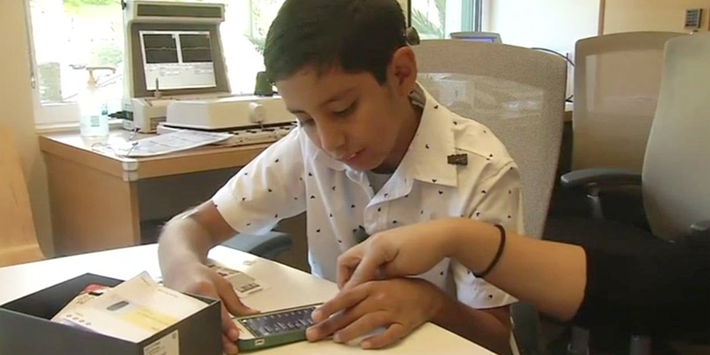 Deväťročnému chlapcovi vrátili sluch pomocou implantátu a aplikácie v iPhone