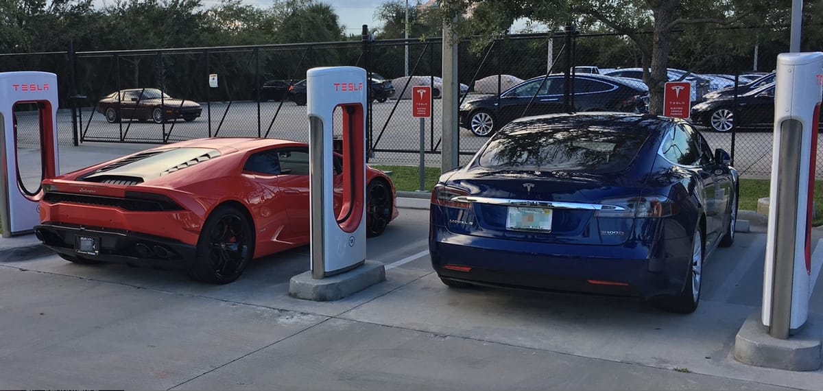 Tesla Model S P100D VS Lamborghini Huracan LP610-4