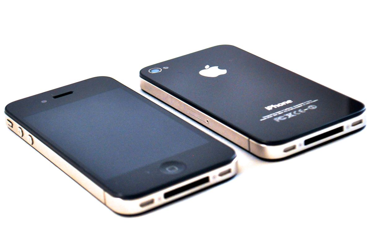 Apple začne od 31.10. označovať Phone 4, 2010 13" MacBook Air ako zastaralé