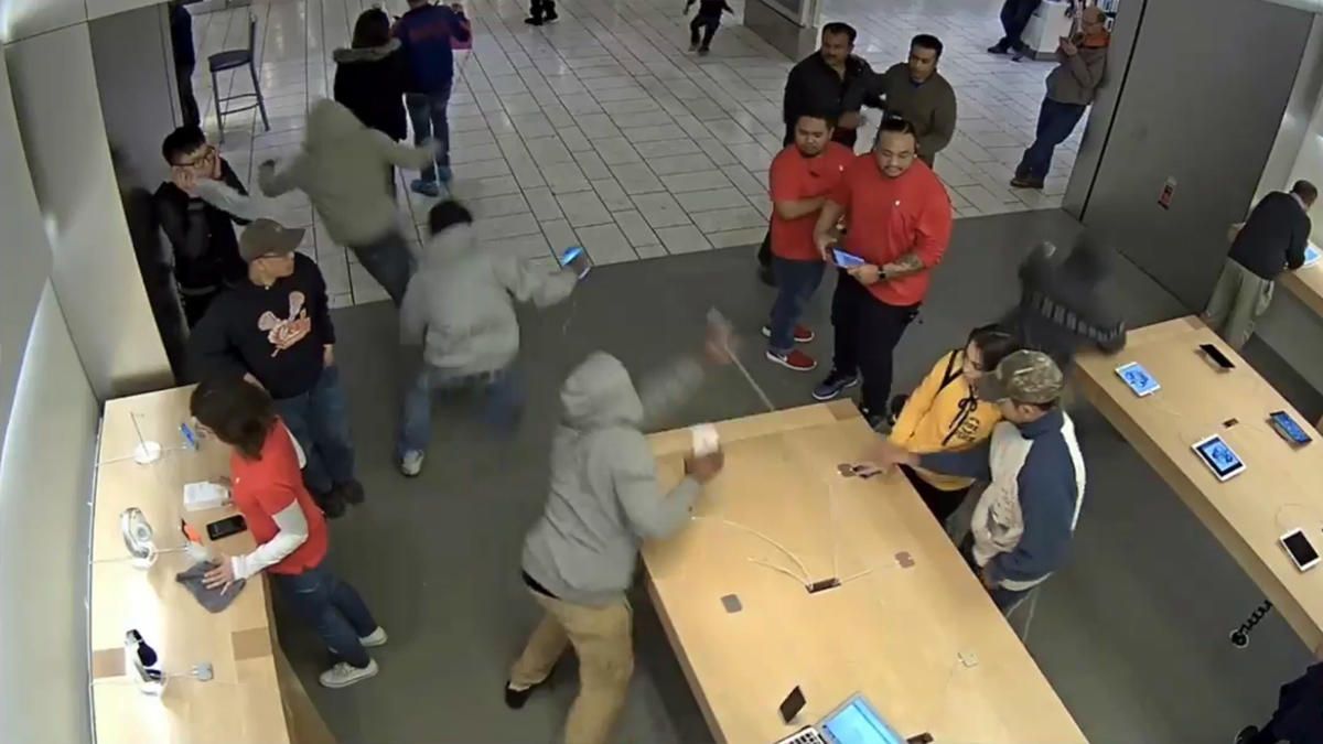 V Apple Store ukradli tovar za 24 000 dolárov. Rovnaký obchod vykradli aj pred nedávnom