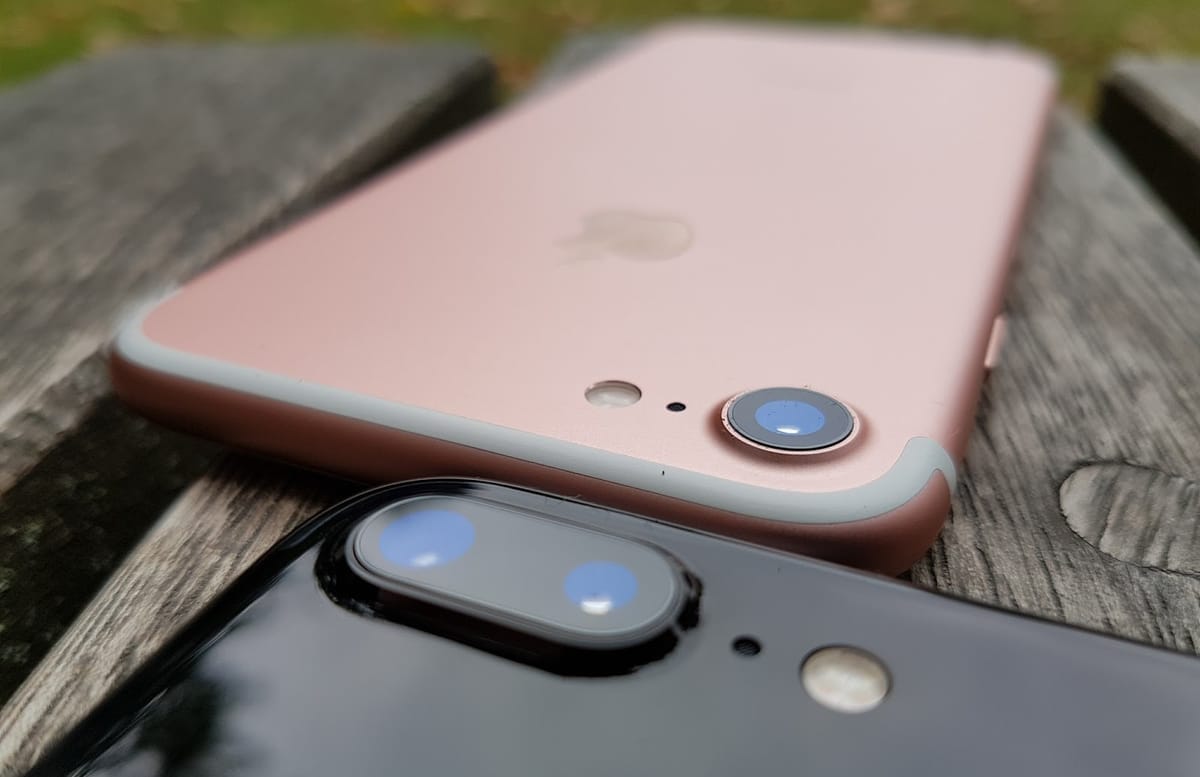 Unikli fotografie iPhonu 7s, 7s Plus a revolučného iPhonu 8