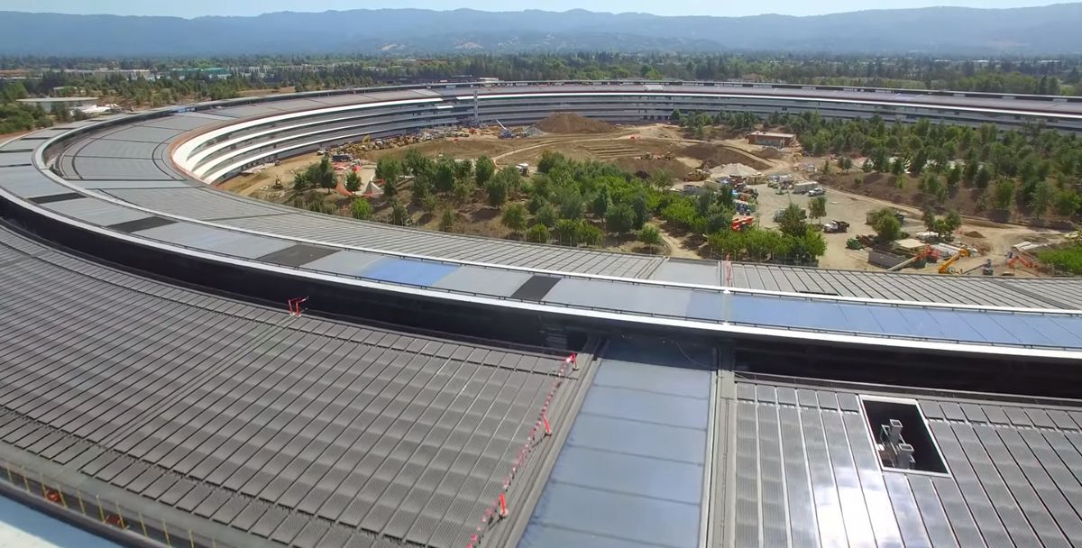 4K video Apple Parku natočené pomocou dronu ukazuje, že je dokončená väčšina výstavby
