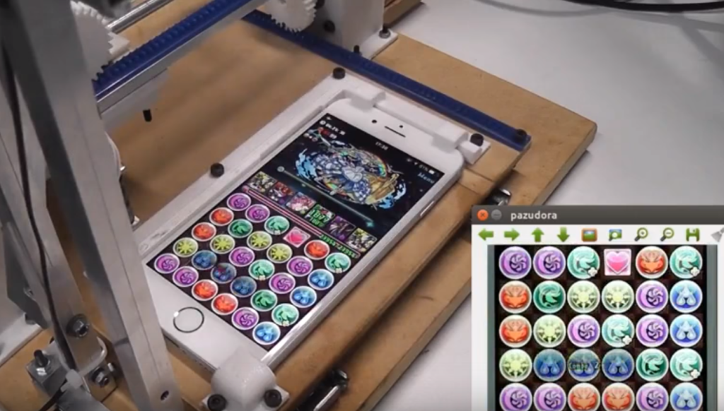 Podomácky vyrobený robot vyhráva na iPhone hry