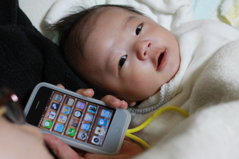 Mladík v Číne predal novonarodenú dcéru kvôli iPhonu!