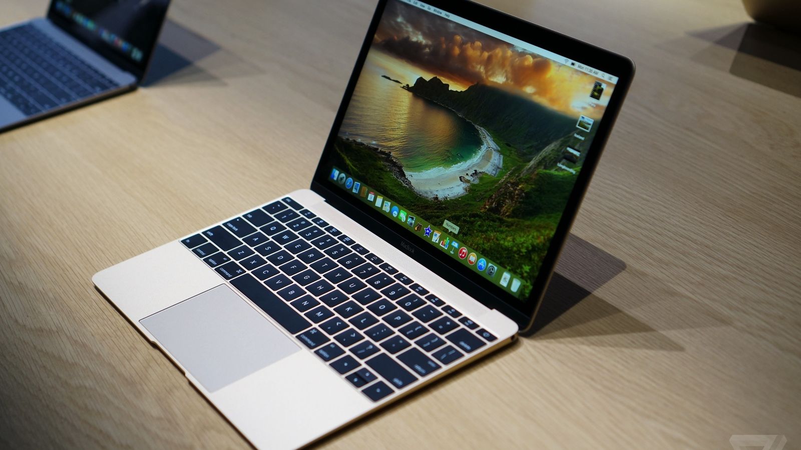 10 dôvodov, prečo si kúpiť MacBook 2016