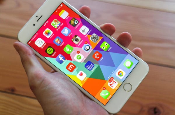 Novinky v iOS 8.3 telefonát cez Siri bez použitia rúk, možnosť vypnutia hesla pre sťahovanie bezplatných aplikácií