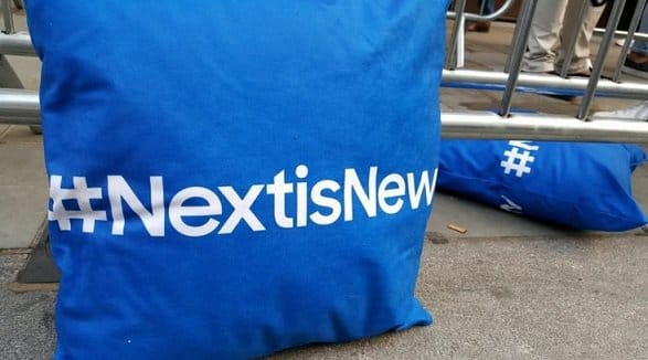 Samsung si opäť uťahuje z iPhone a jeho majiteľov, tentokrát však zašiel priďaleko