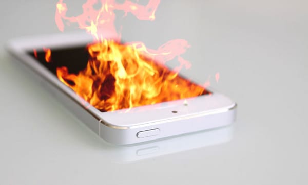 iPhone 6 Plus začal pri nabíjaní horieť