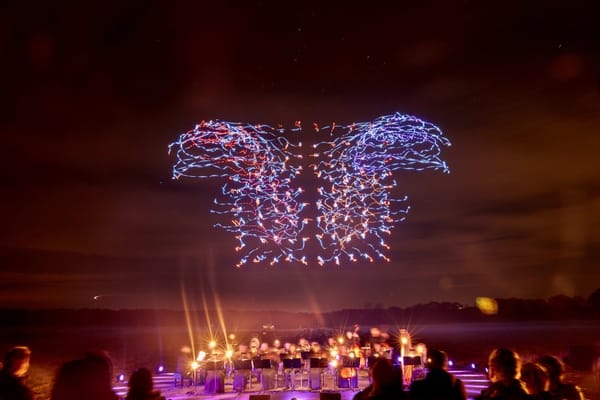 |VIDEO| 100 dronov "tancujúcich" na operu stanovilo nový svetový rekord