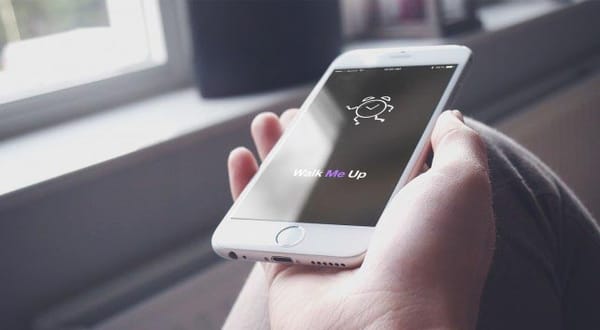 Máte problém s ranným vstávaním? Vďaka Walk Me Up Alarm Clock už nezaspíte!