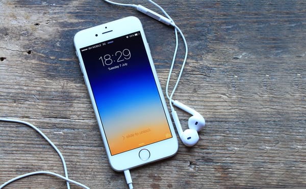 iPhone 7 sa k nám pomaly blíži. Do médií unikol jeho náčrt