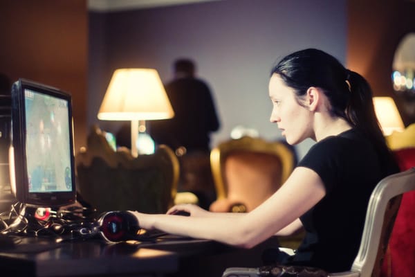 Táto analógová mechanická klávesnica mení spôsob hrania počítačových hier