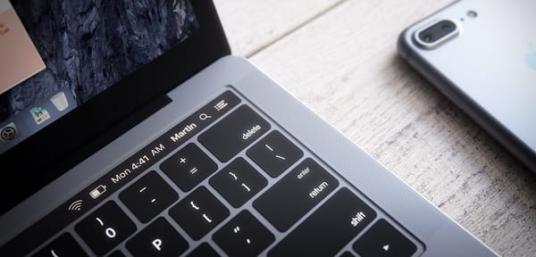 OLED panel na novom MacBooku Pro