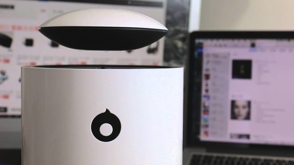 Mars - levitujúci Bluetooth reproduktor, ktorý je nabitý funkciami