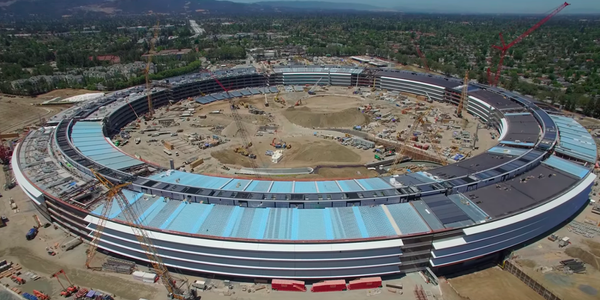 Apple Campus 2 krásne rastie