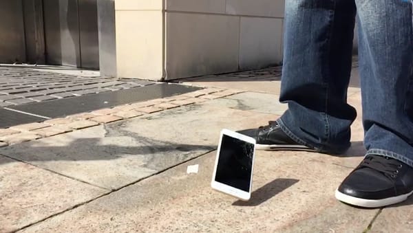 IPhone 5S "prežil" pád z takmer 800 m!