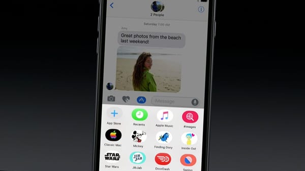 V iMessage App Store nájdeš rôzne kategórie nálepiek