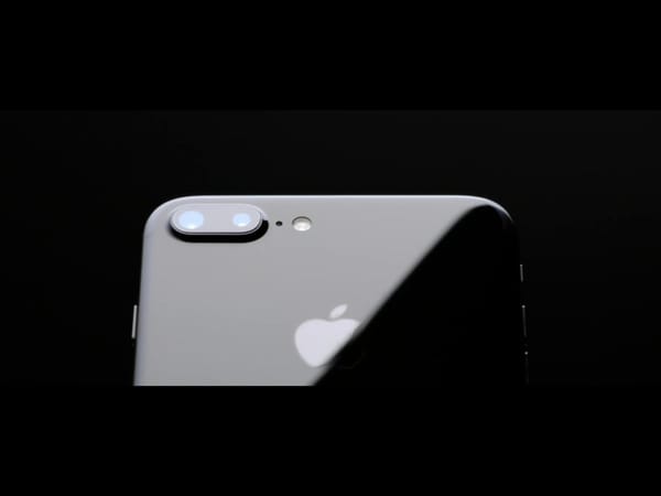 Z iPhonu 7 sa ozývajú zvláštne zvuky, sťažujú sa majitelia