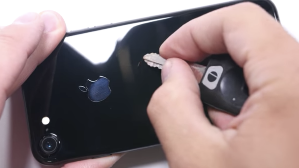 Ak túžite po iPhone 7 vo farbe Jet Black, musíte sa pripraviť aj na škrabance