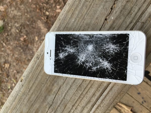 IPhone 7 sa tentokrát postavil proti hydraulickému lisu. Pozrime sa, ako tento súboj dopadol