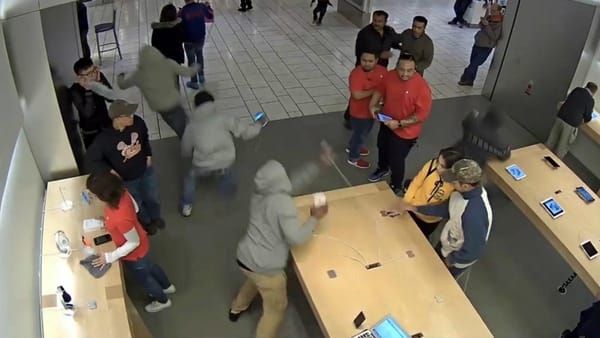 V Apple Store ukradli tovar za 24 000 dolárov. Rovnaký obchod vykradli aj pred nedávnom