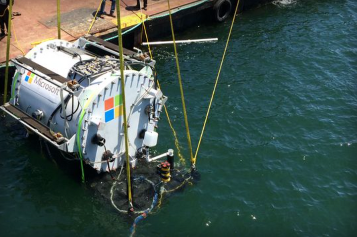 Microsoft stavia servery na dne oceánu