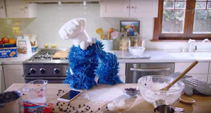 Cookie Monster v novej reklame na iPhone 6s varí s pomocou Siri!