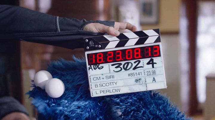 Nové video zo zákulisia perfektnej reklamy Apple s Cookie Monster!