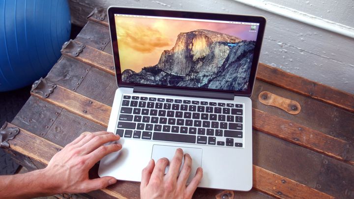 Američan sa chce oženiť so svojím MacBookom