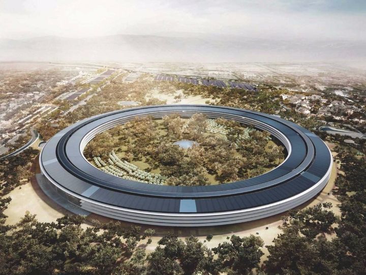 Výstavba futuristickej centrály Apple pokračuje