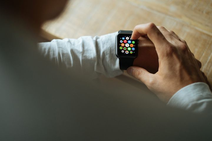 Lift - nabíjaj Apple Watch počas levitovania