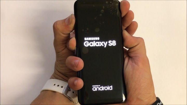 Majitelia Samsungu S8 sa sťažujú na reštartovanie zariadenia